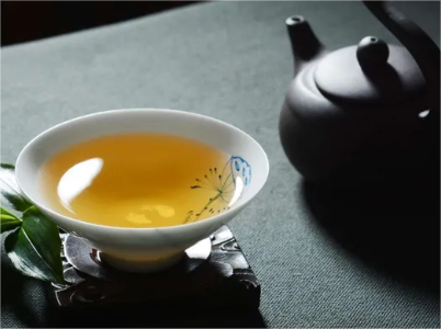 喝熱茶，三伏天中的養生之道